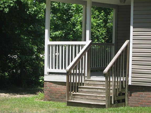 4th image of 904 Bryan Dr