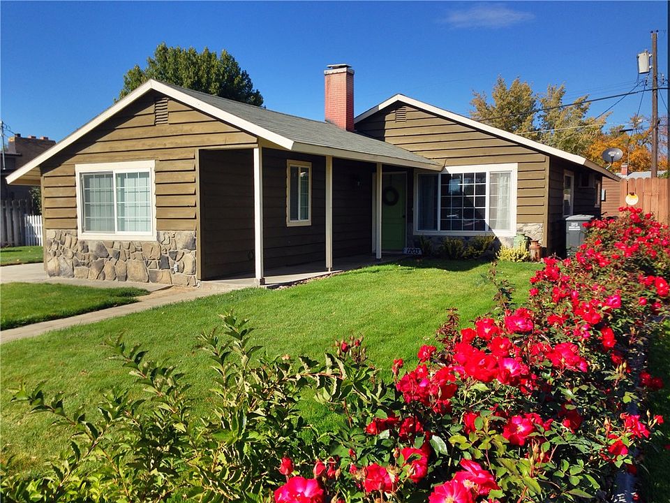 1st image of 1203 NE Evergreen Dr