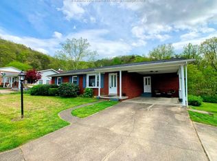 105 Circle Dr, Elkview, WV 25071
