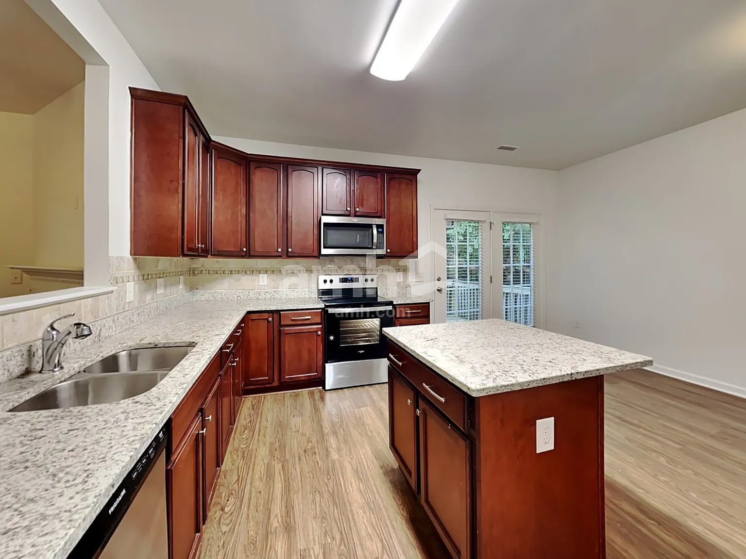 4 bed, 2.5 bath, 1905 sqft, $2,175 — Photo 4