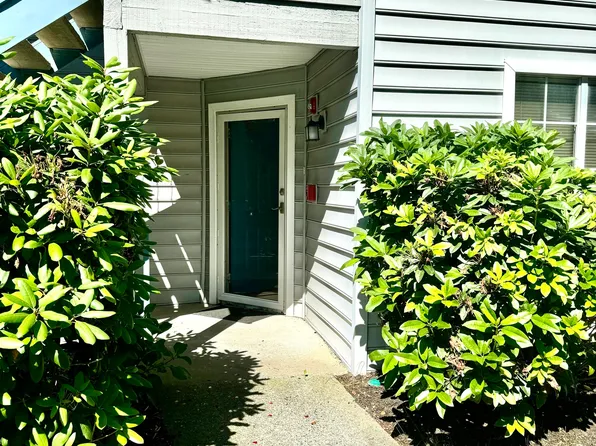 87 Leafwood Lane APT 241, Groton, CT 06340
