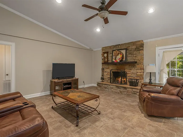 9440 Evergreen Dr — Photo 5