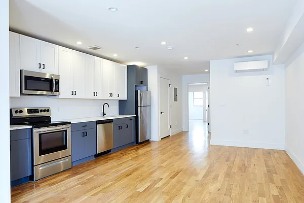 Rented by Venn NY Inc | media 7