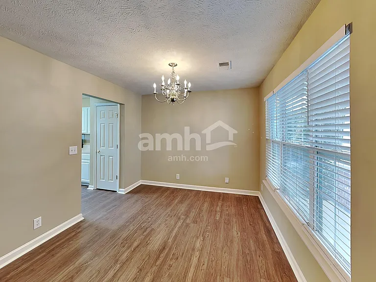 4060 Longfellow Dr — Photo 8
