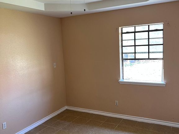 2nd image of 217 N Bluebonnet St