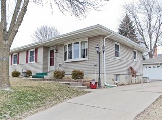 2415 Lori Dr SW, Cedar Rapids, IA 52404
