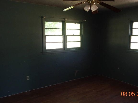 5th image of 1306 N Country Club Cir
