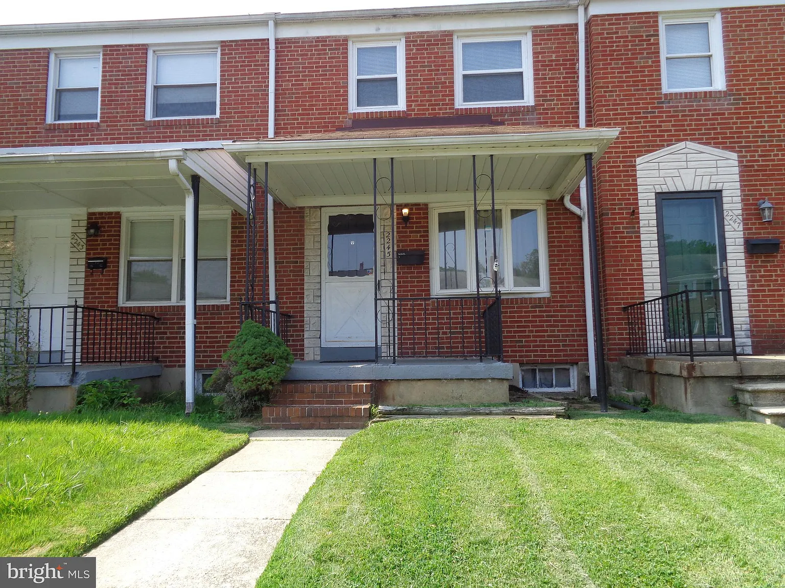 3 bed, 1.5 bath, 1144 sqft, $2,000 — Photo 3