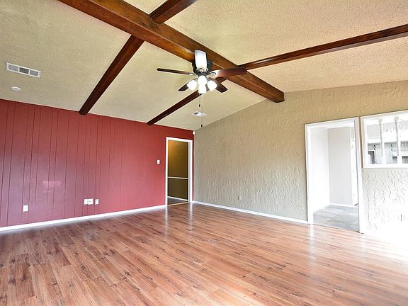 3rd image of 8203 Lynnhaven Ave