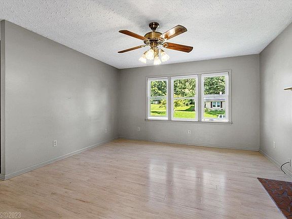 2nd image of 2260 Glade Dr SE