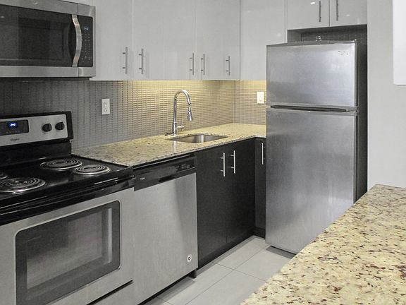 4th image of 77 Saint Clair Ave E #651994