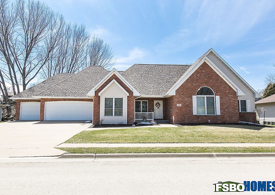 1st image of 795 Carriage Hill Dr