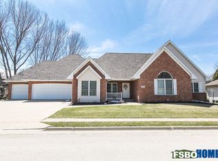 795 Carriage Hill Dr, Dubuque, IA 52003