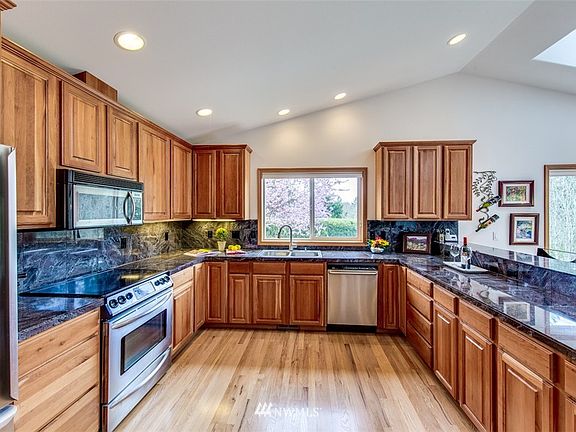 4th image of 1319 Lena Place NE