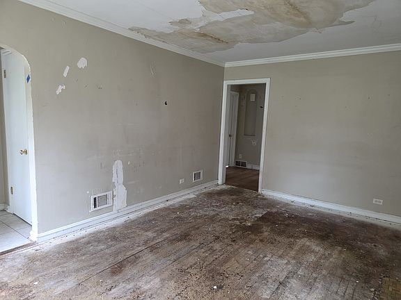 5th image of 2012 Dobson St