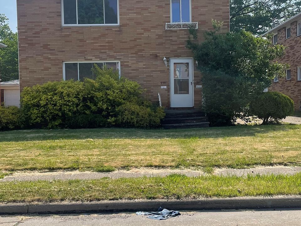 1st image of 939 E 216th St #939