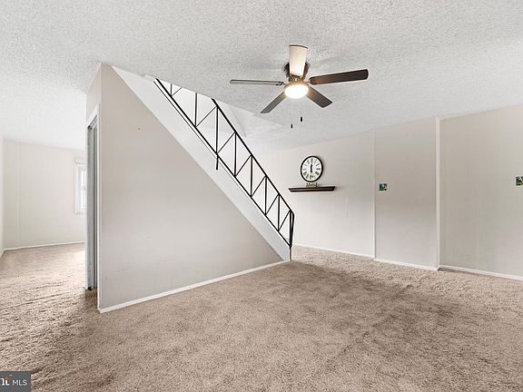 3rd image of 3566 Gloucester Ln