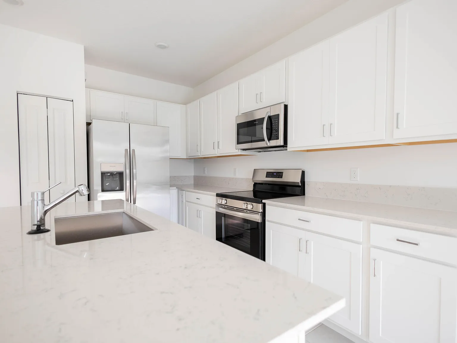 3 bed, 2.5 bath, 1635 sqft, $2,900 — Photo 3