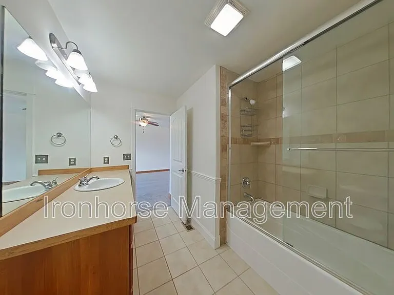5471 Glenellen Dr #4 — Photo 22