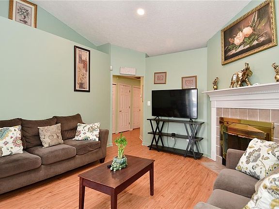 3rd image of 5211 Pin Oak Dr