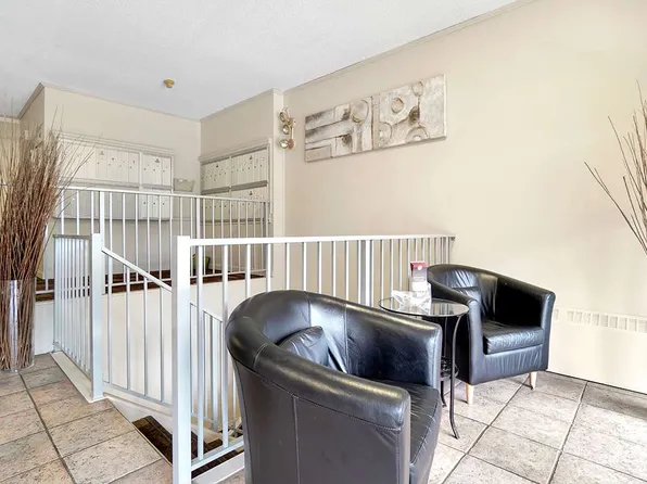 Holly Tree Apartments, 1116 Hamilton St, New Westminster, BC V3M 2M9