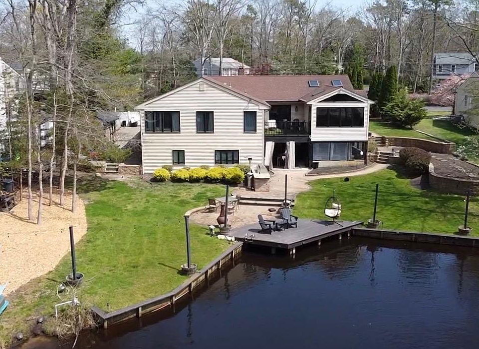 1st image of 6 Brookside Dr