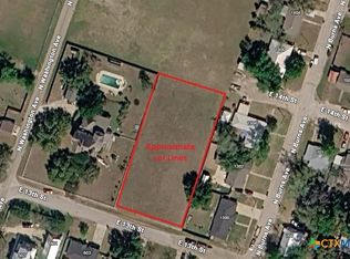 E 13th St, Cameron, TX 76520