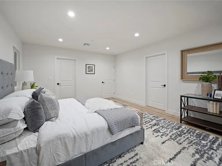 5865 Tobias Ave — Photo 17