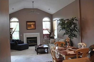 5th image of 2221 William T Cir