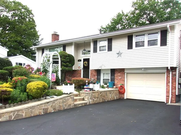 15 Ponderosa Dr, West Warwick, RI 02893