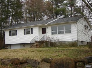 28 Ringwood Ln, West Milford, NJ 07421