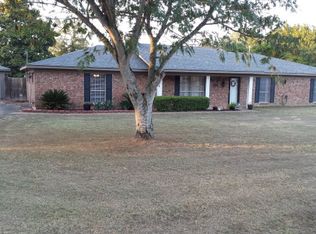 607 Brookhollow Dr., Palestine, TX 75801