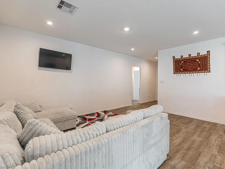4318 Freya Pointe Dr — Photo 15