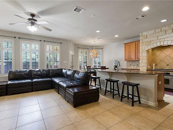 3rd image of 302 Flagstone Ct
