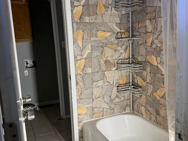 702 Scott Dr — Photo 16