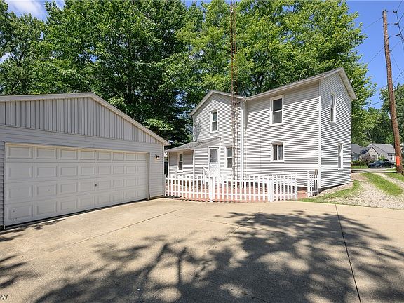 3rd image of 1718 Ferndale Rd NW