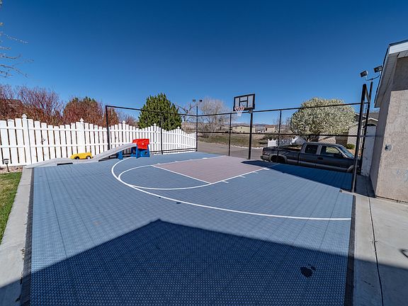 4th image of 351 N Balsam Way