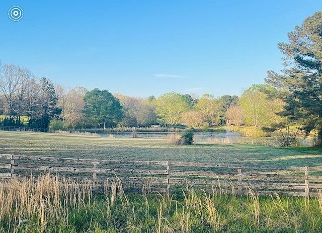 2nd image of Short Springs Rd