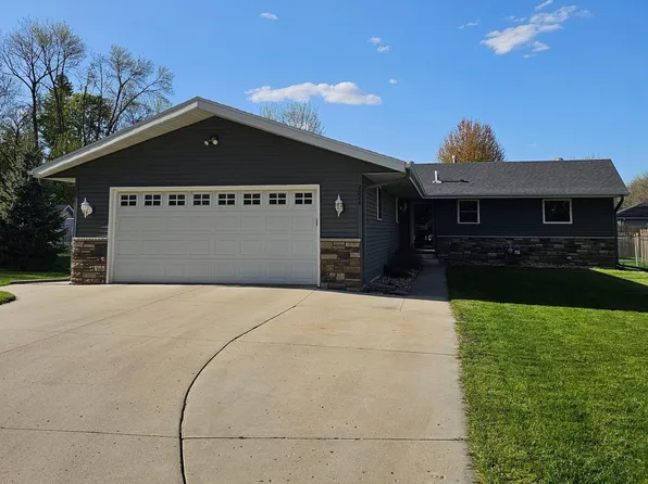 2026 5th St SW, Willmar, MN 56201