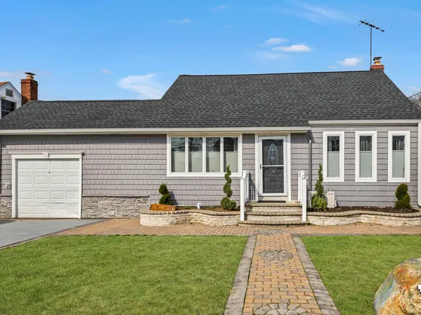 238 35th Street, Lindenhurst, NY 11757