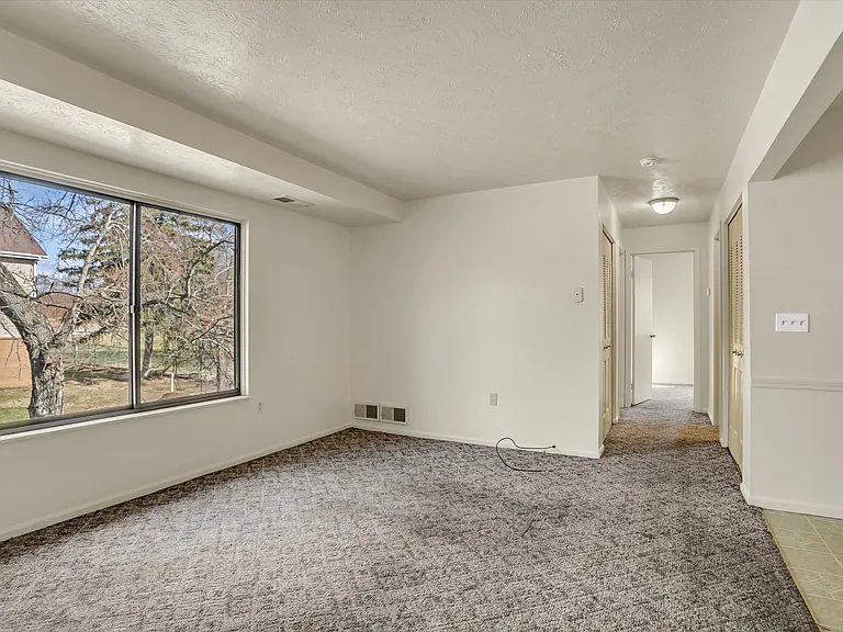 Chippewa Village Apartments Convenient Living in Beaver Falls, PA — Photo 4