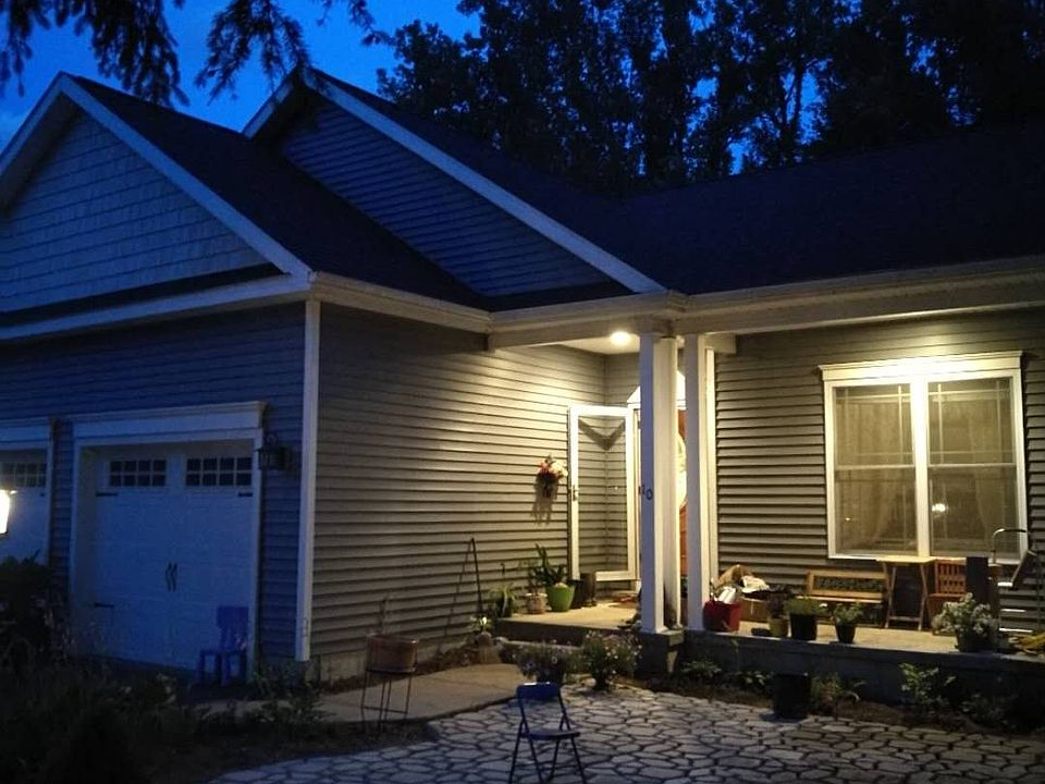 1st image of 10 Frankie Ln