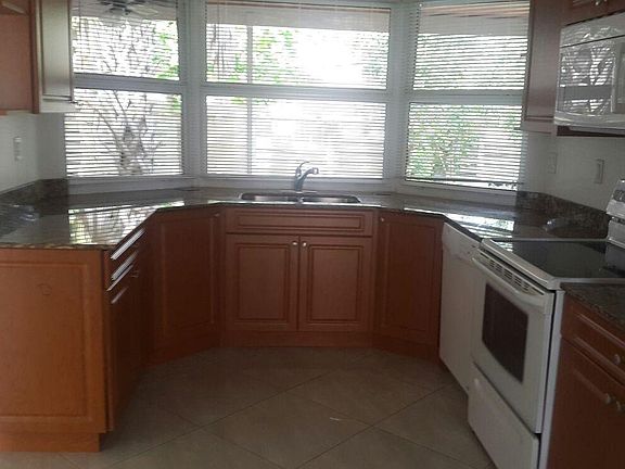 5th image of 7751 Venetian St