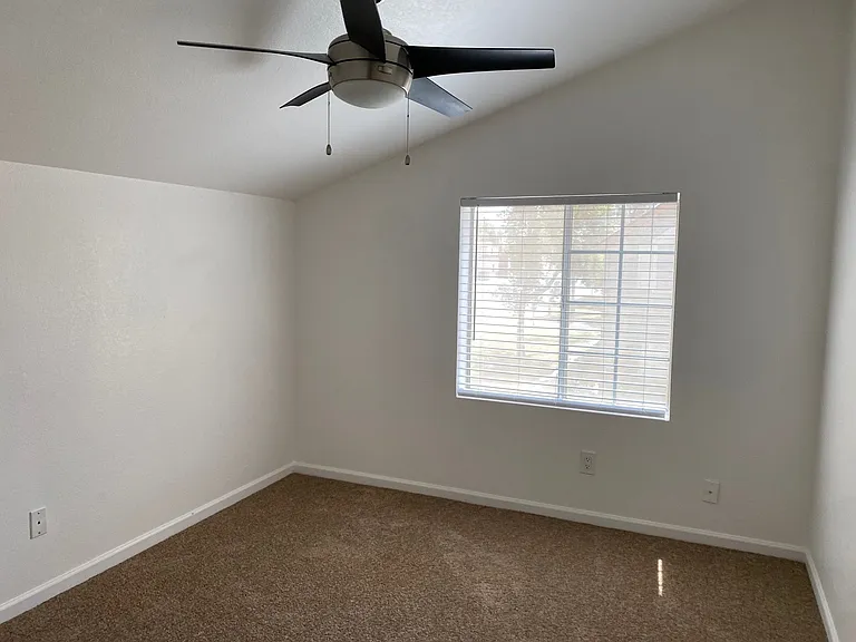 2325-2333 2341st #2373 — Photo 7