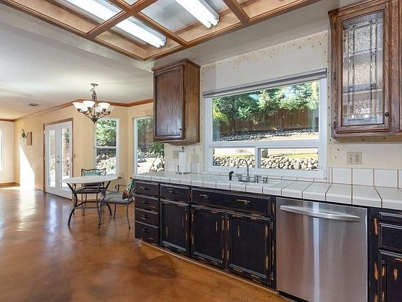 5th image of 900 Mount Casey Ct