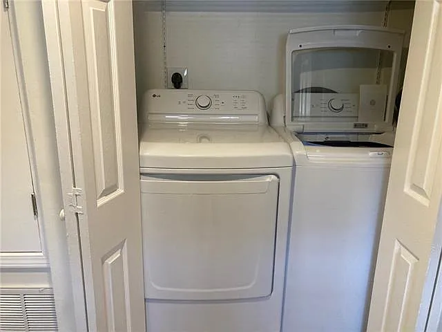 3 bed, 1.0 bath, 1100 sqft, $1,350 — Photo 4