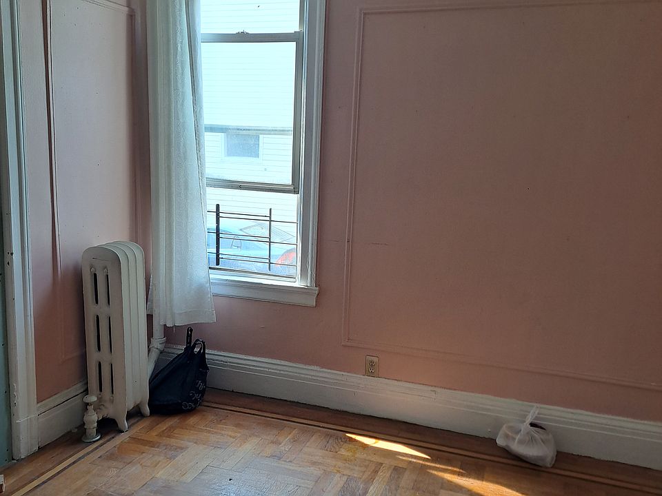 2nd image of 3269 Hull Ave Floor 1