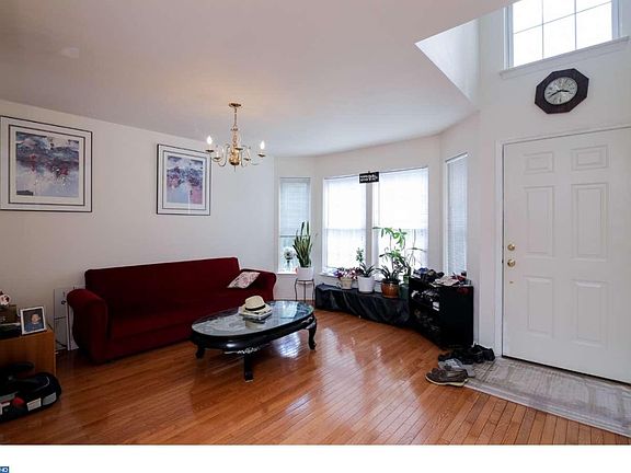 5th image of 109 Marielle Ln