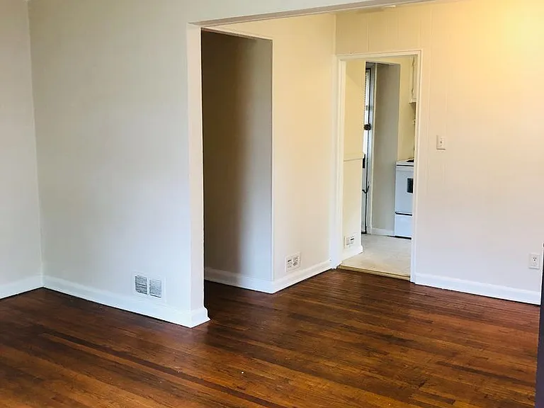 7010 Miami Ave — Photo 17