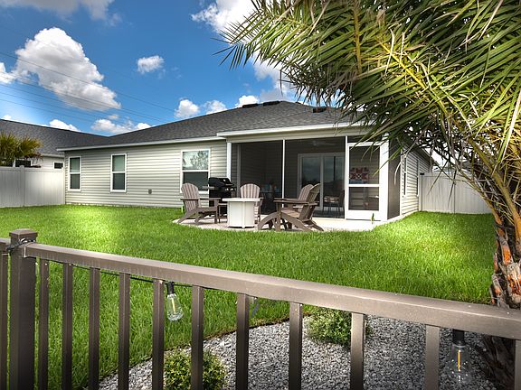 HUGE back yard, ready for all the lawn games that are provided:)